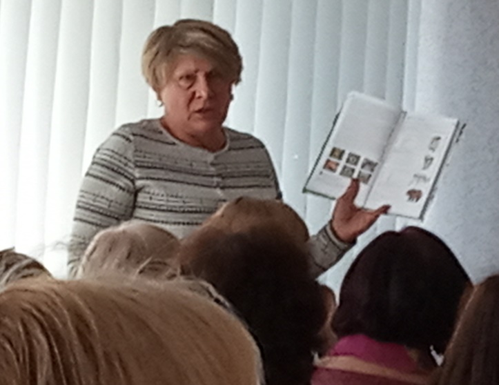 Проблему як працювати з учнями під час вивчення біологічного різноманіття обговорює доцент Міщук Н.Й.